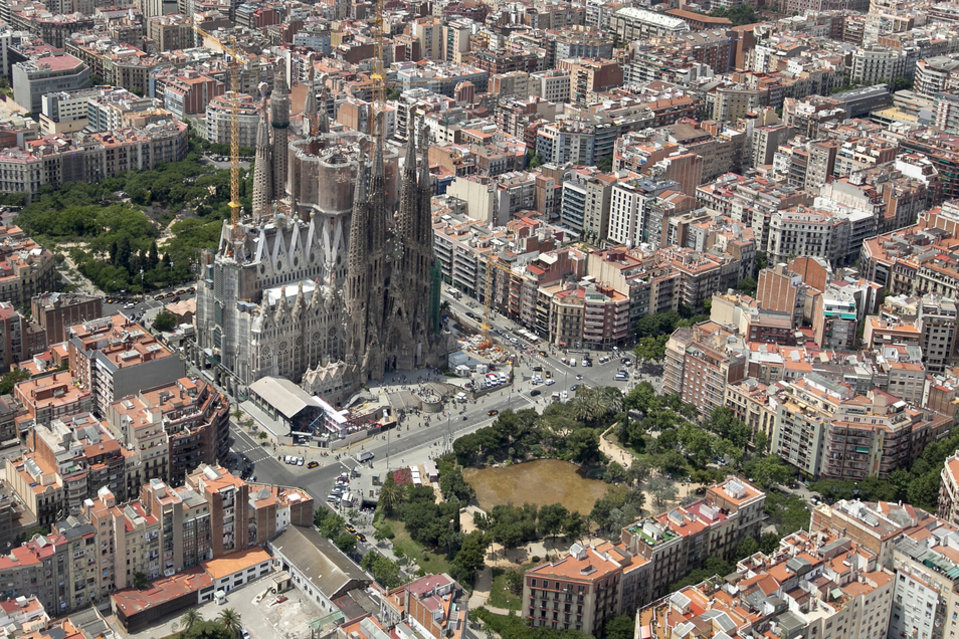 Barcelona propone ocho maneras de acabar la Sagrada Familia | Silvia Angulo + Óscar Muñoz