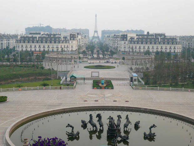 Por qué vivir en un París falso en mitad de la China de verdad