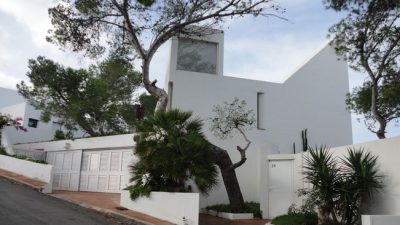 Les institucions demoren la protecció de la primera casa de Martínez Lapeña i Torres a Eivissa