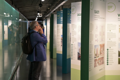 Una exposició retrata l’habitatge públic sostenible a l’Àrea Metropolitana